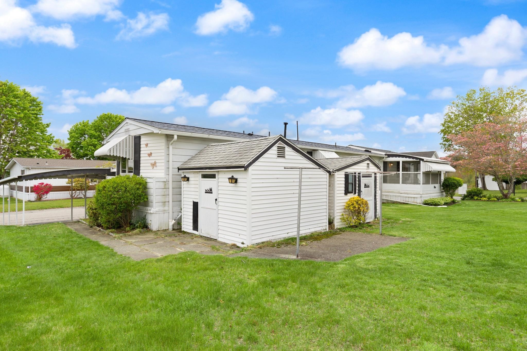 48 Easy Street Property Photo 17