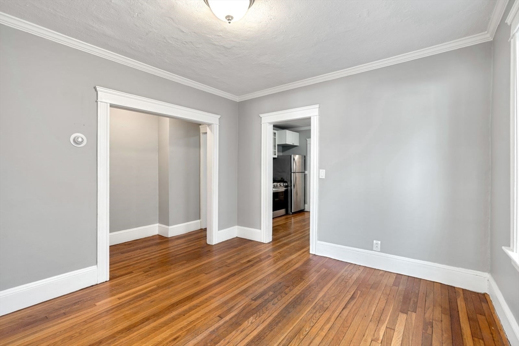 193 Florence St # 1r Property Photo 6