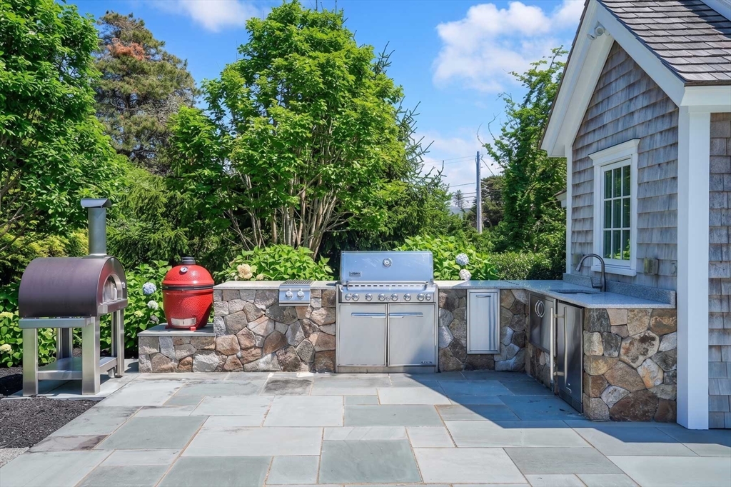 2 Noras Lane Property Photo 7