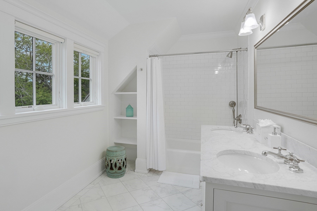 2 Noras Lane Property Photo 31