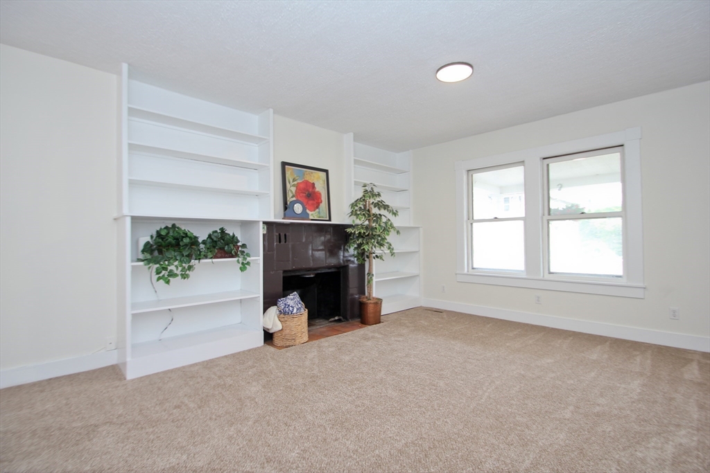 38 Virginia St Property Photo 6