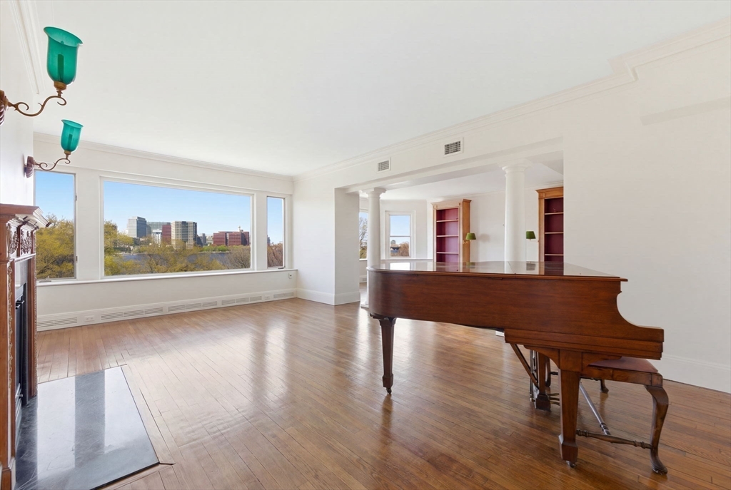 250 Beacon St # 10 Property Photo 11