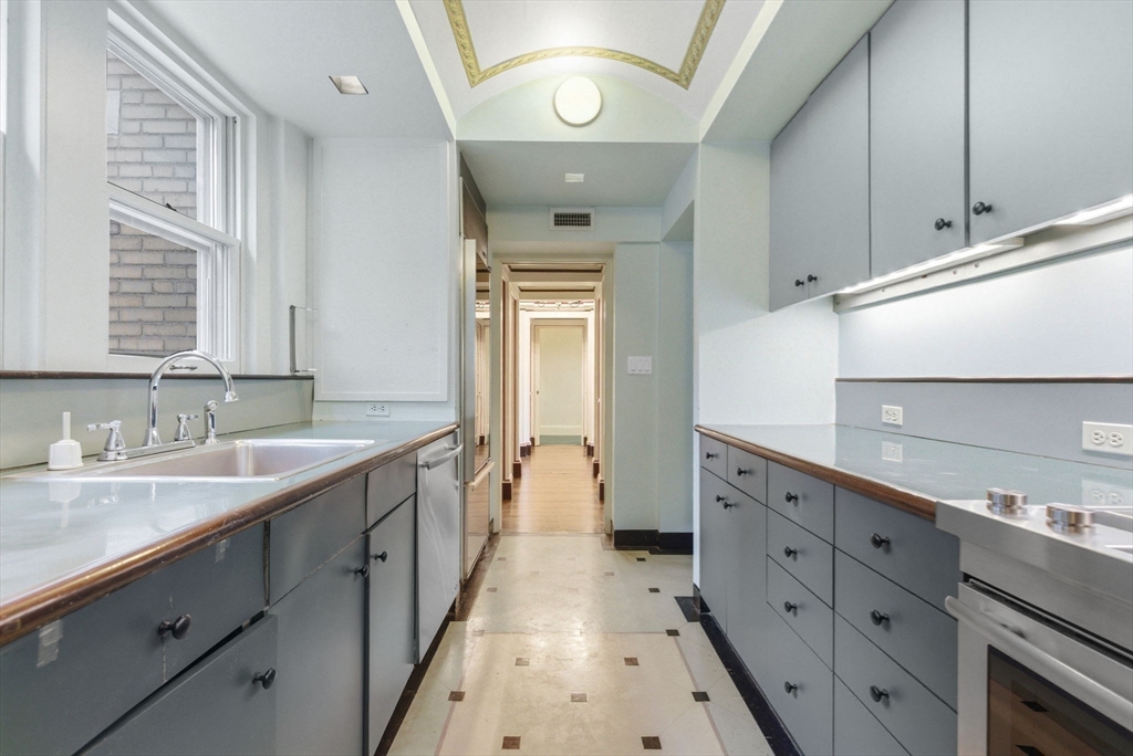 250 Beacon St # 10 Property Photo 18