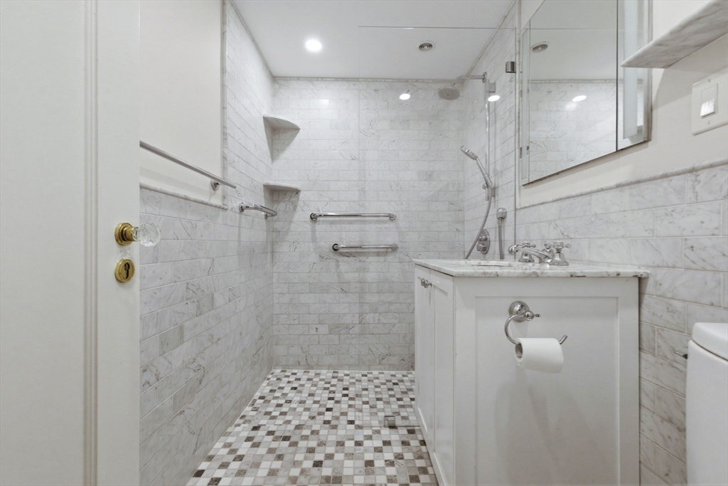 250 Beacon St # 10 Property Photo 25