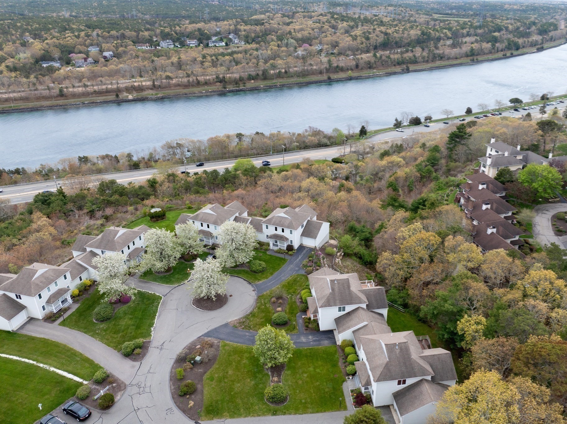 2 Beach Plum Ln Property Photo 2
