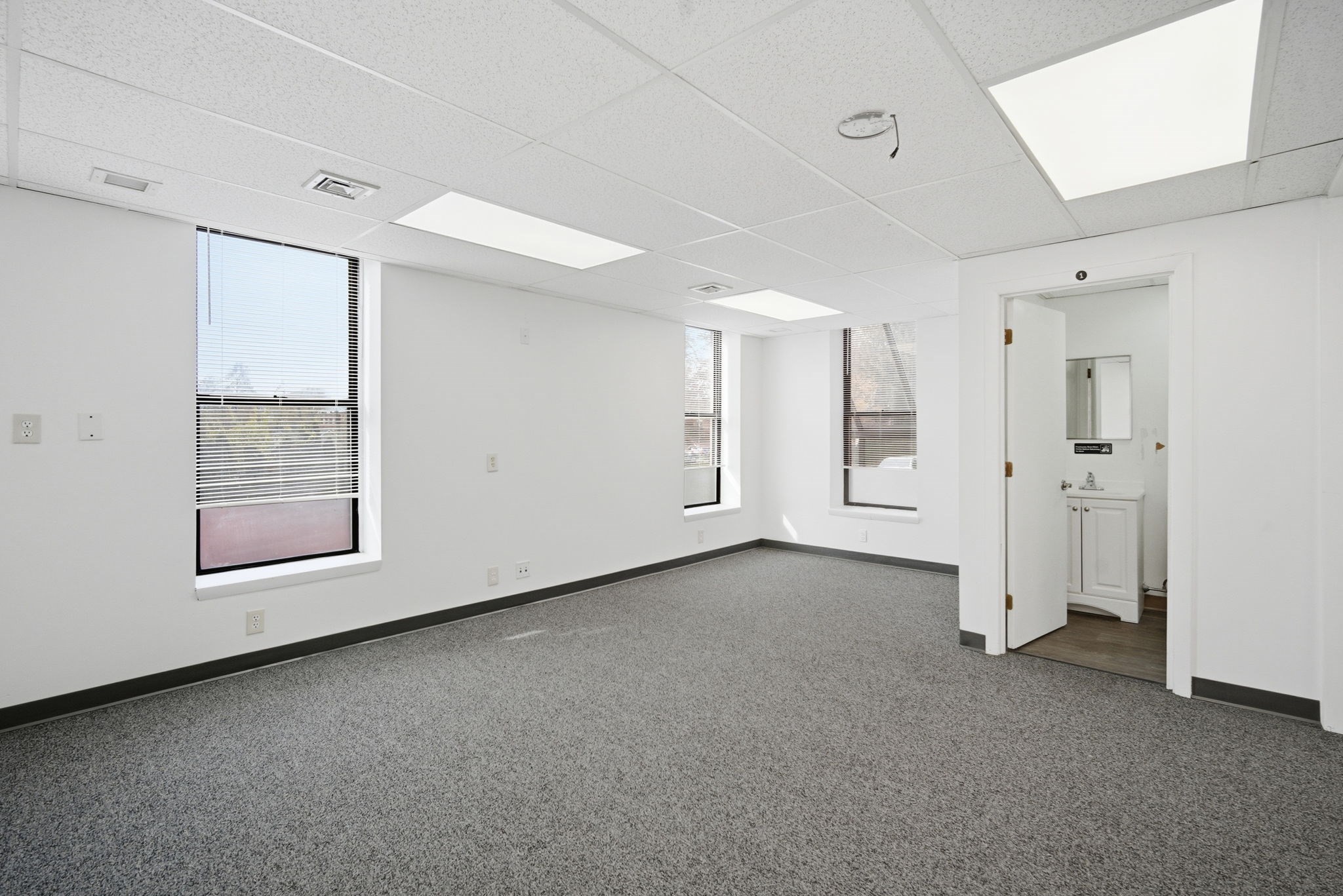 222 Carew St Property Photo 5