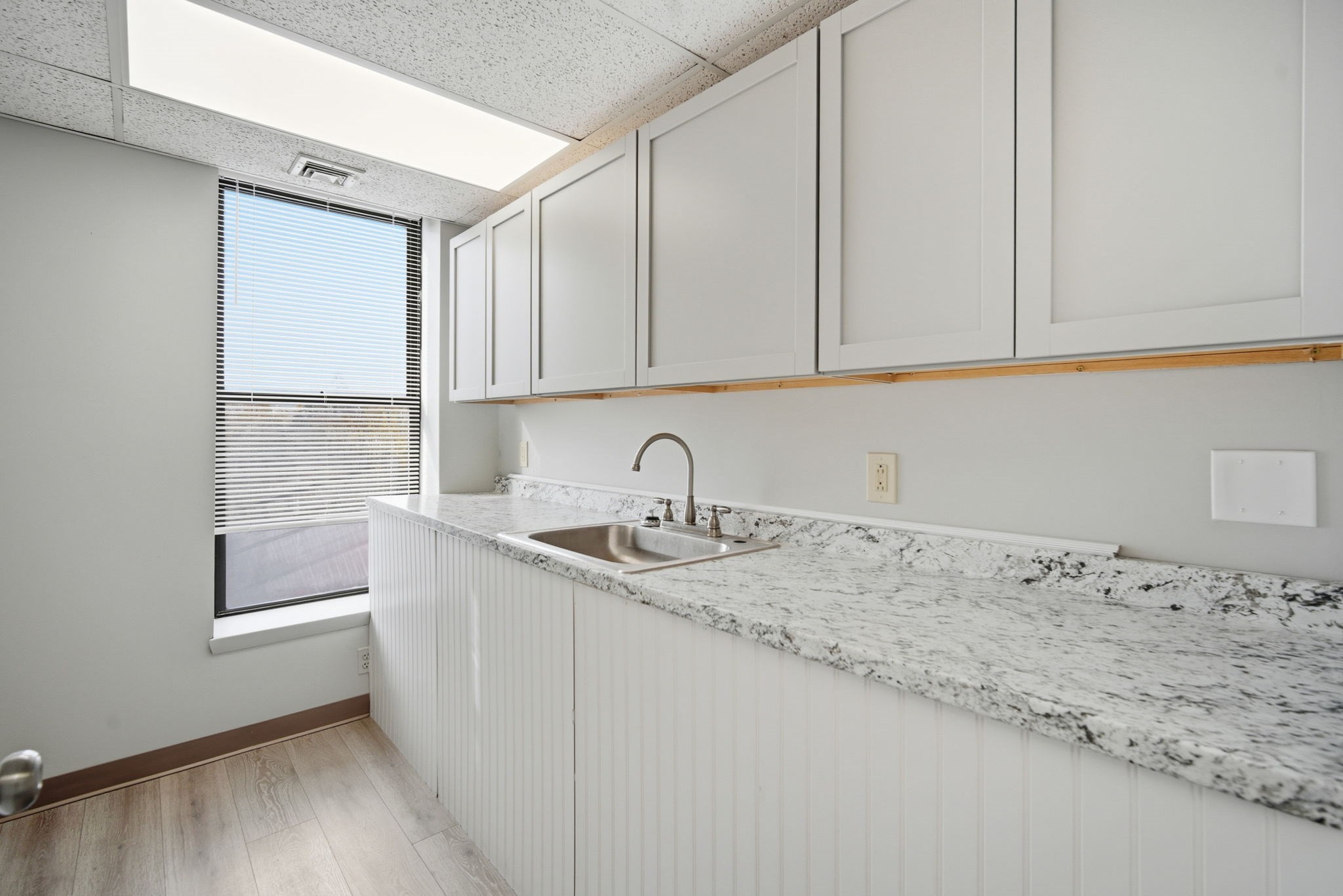 222 Carew St Property Photo 8
