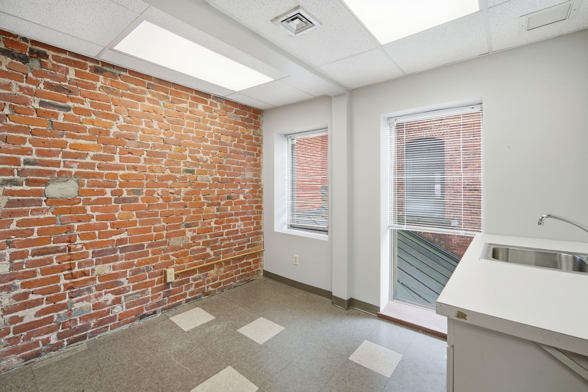 222 Carew St Property Photo 17