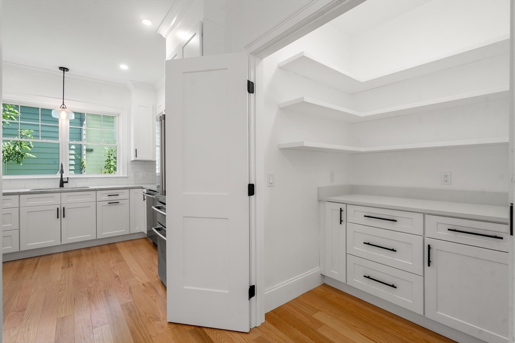92 Pond Street Property Photo 5