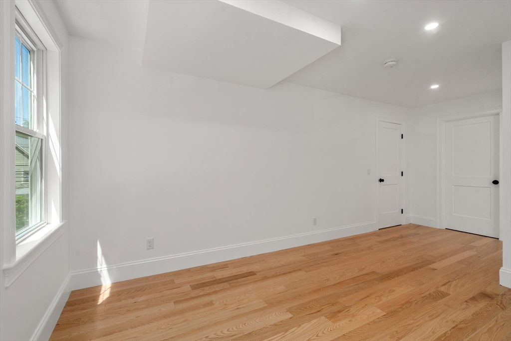 92 Pond Street Property Photo 22
