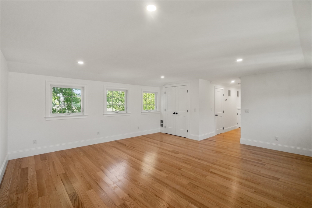 92 Pond Street Property Photo 23