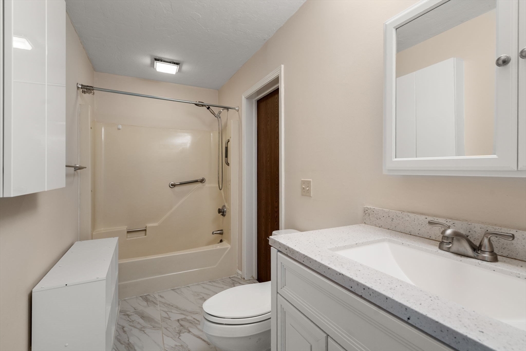 50 Londonderry Rd # 50 Property Photo 14