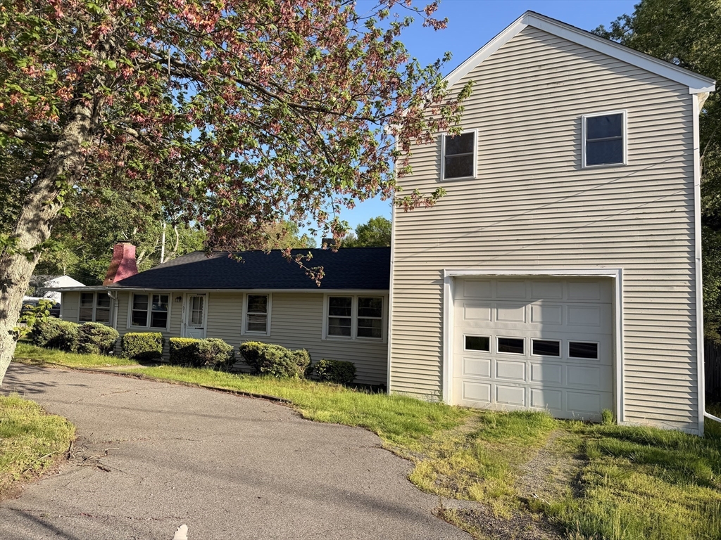 167 Schoosett St Property Photo 3