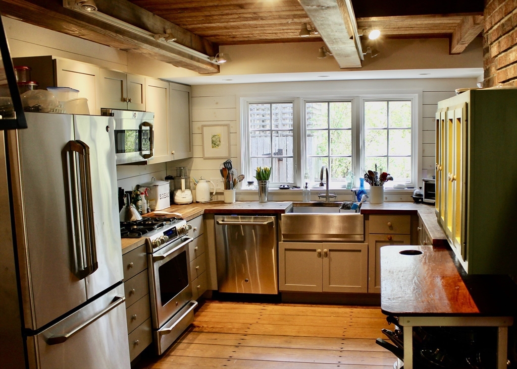 225 Lamberts Cove Rd Property Photo 10