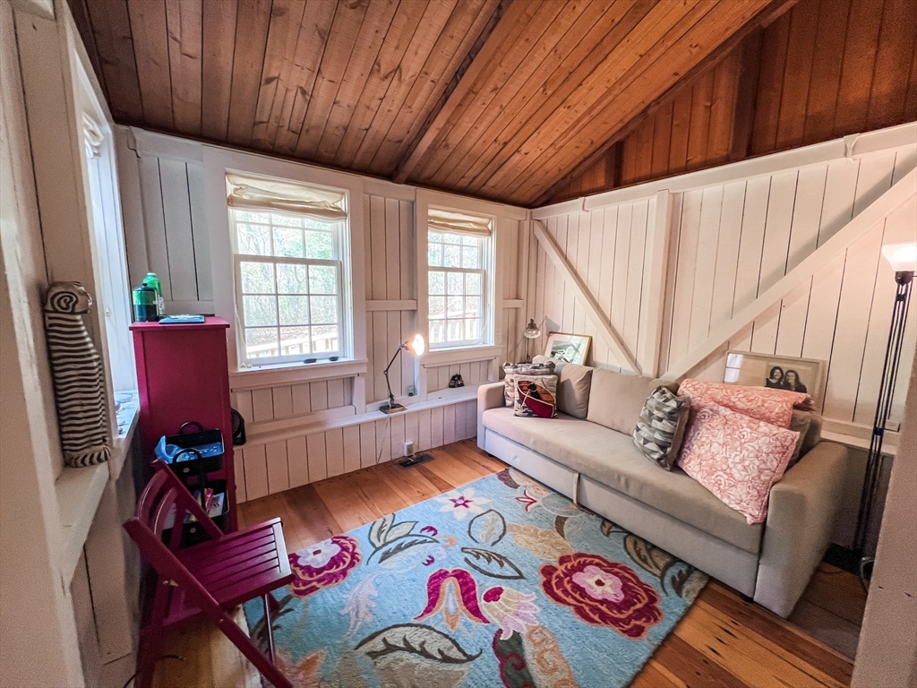 225 Lamberts Cove Rd Property Photo 12