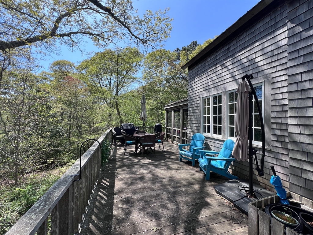 225 Lamberts Cove Rd Property Photo 16