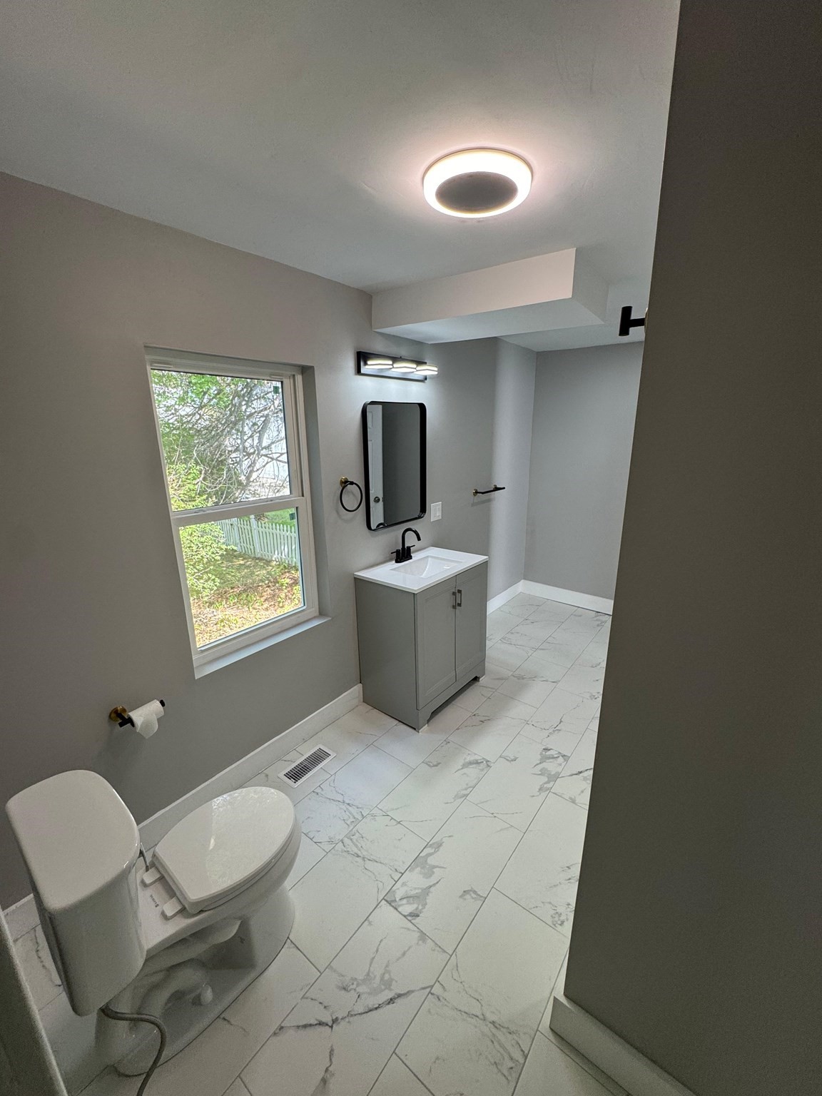 32 Main St Property Photo 15