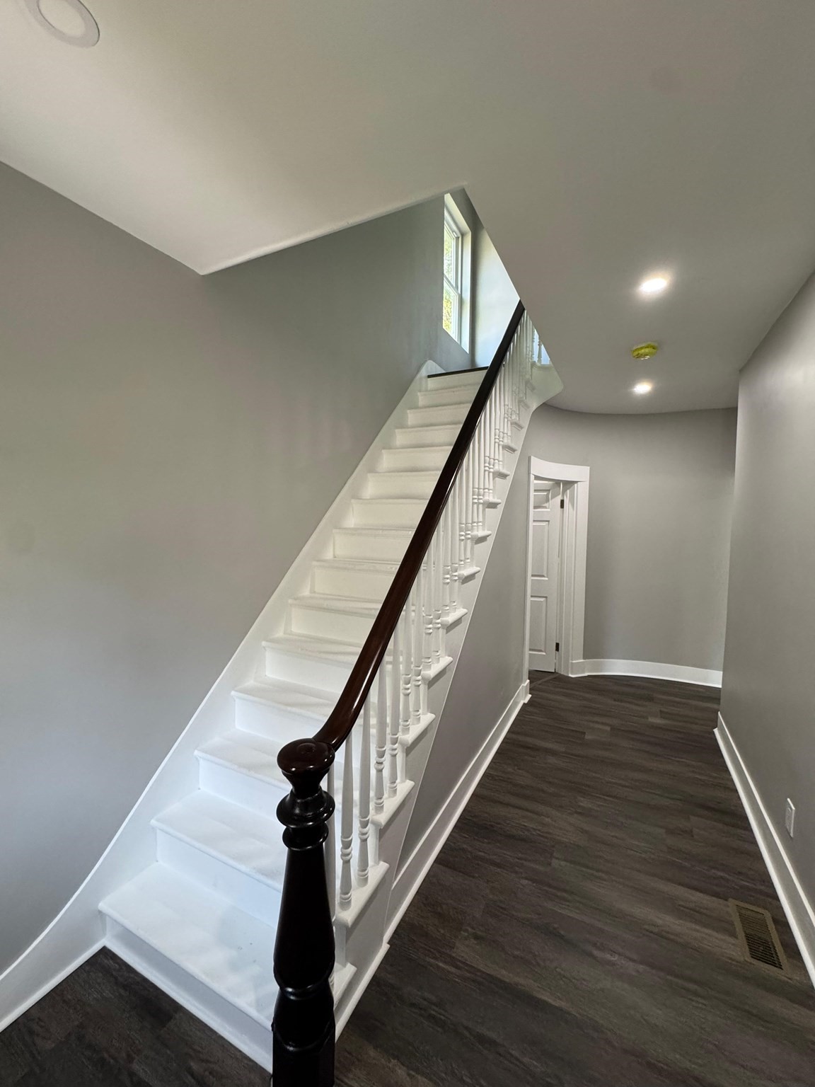 32 Main St Property Photo 25