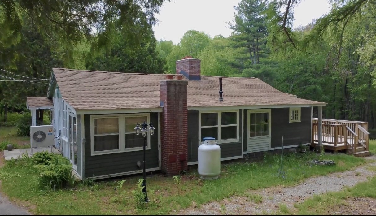 32 Hollow Rd Property Photo 2