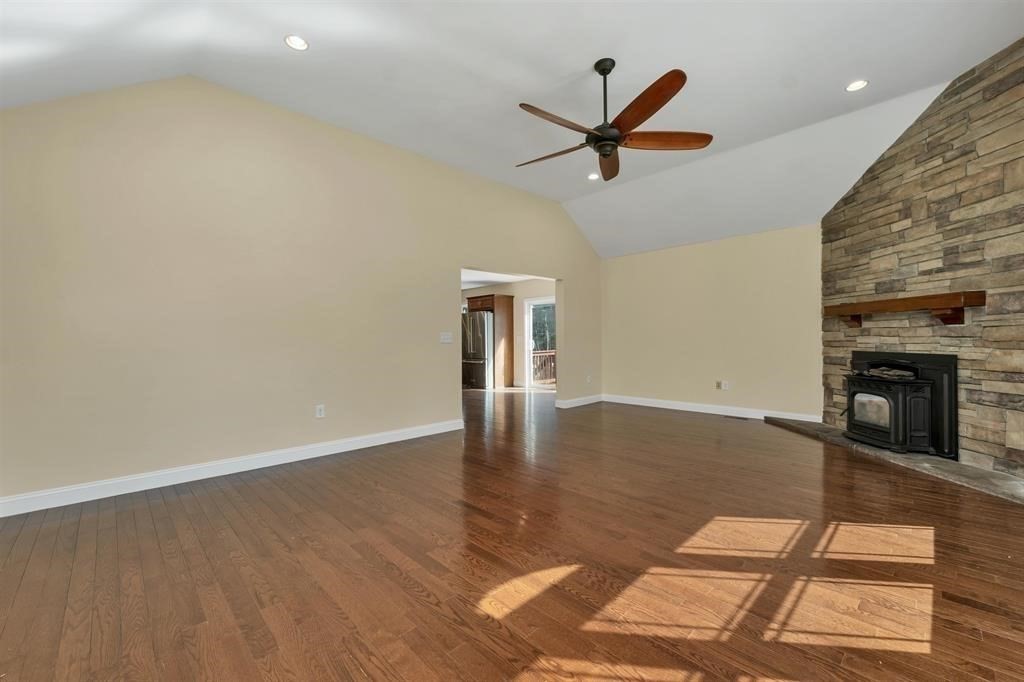 142 Worcester Road Property Photo 4