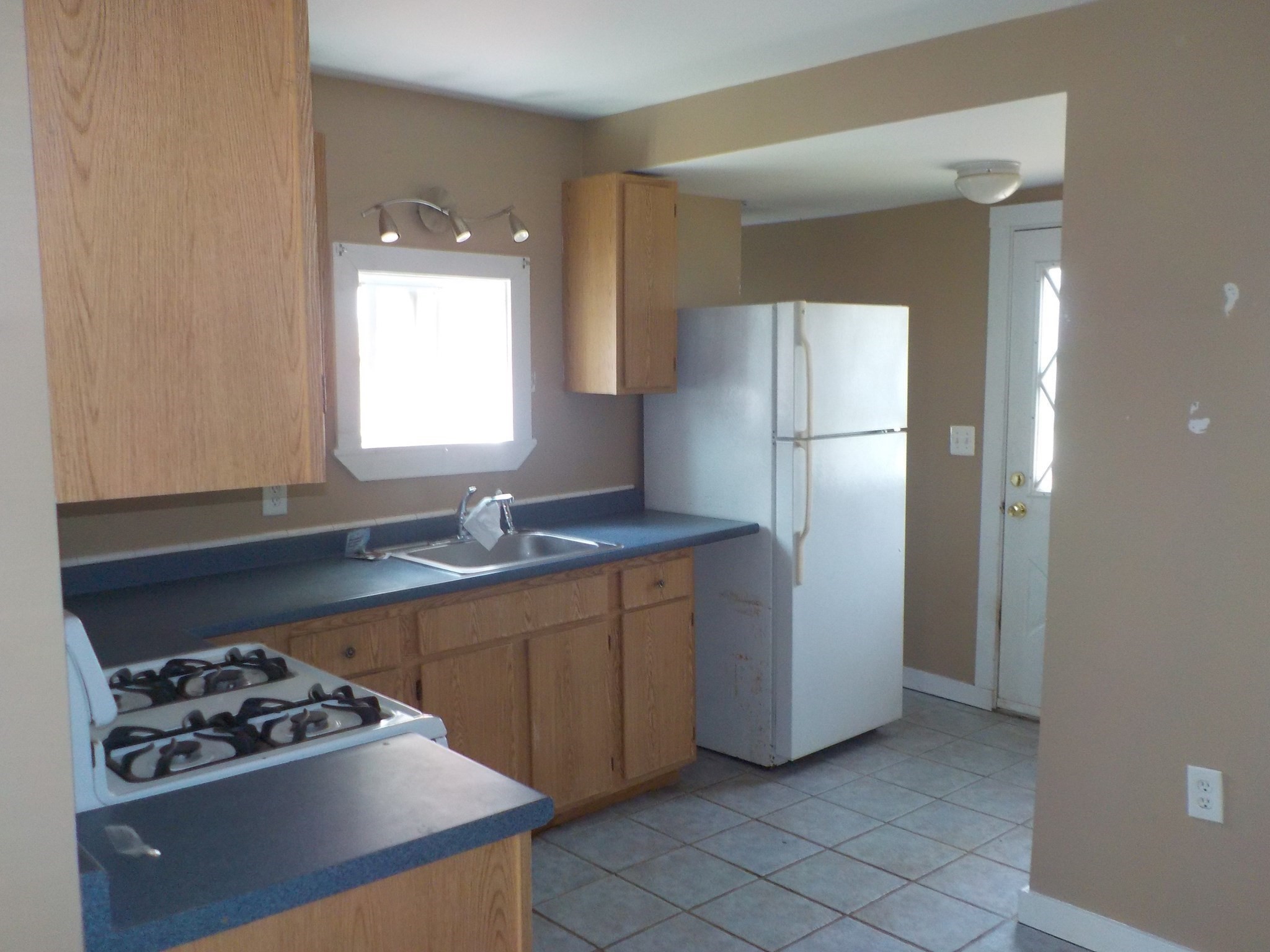 85 Maplewood Ave Property Photo 16