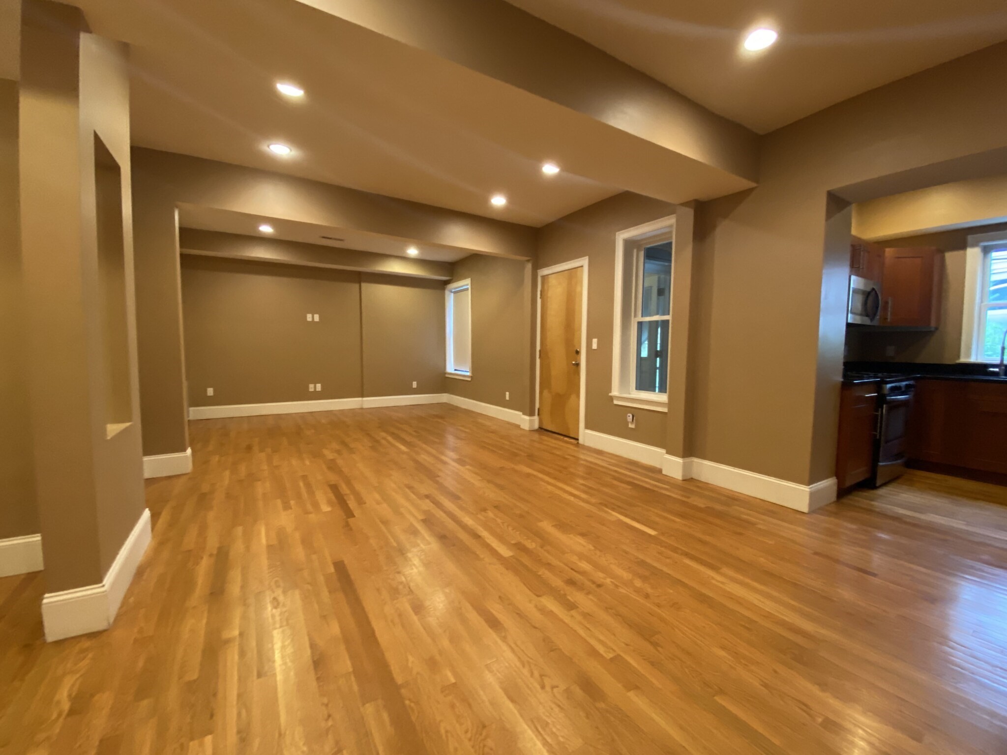 1592 Beacon St # 2a Property Photo 2