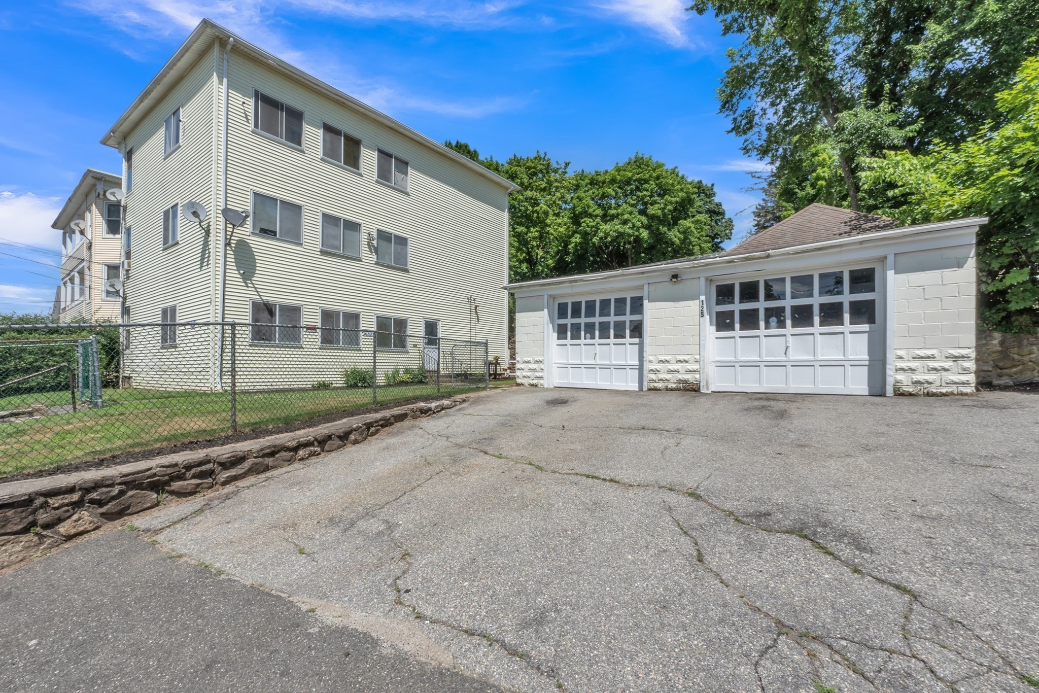 125 Cross St Property Photo 1