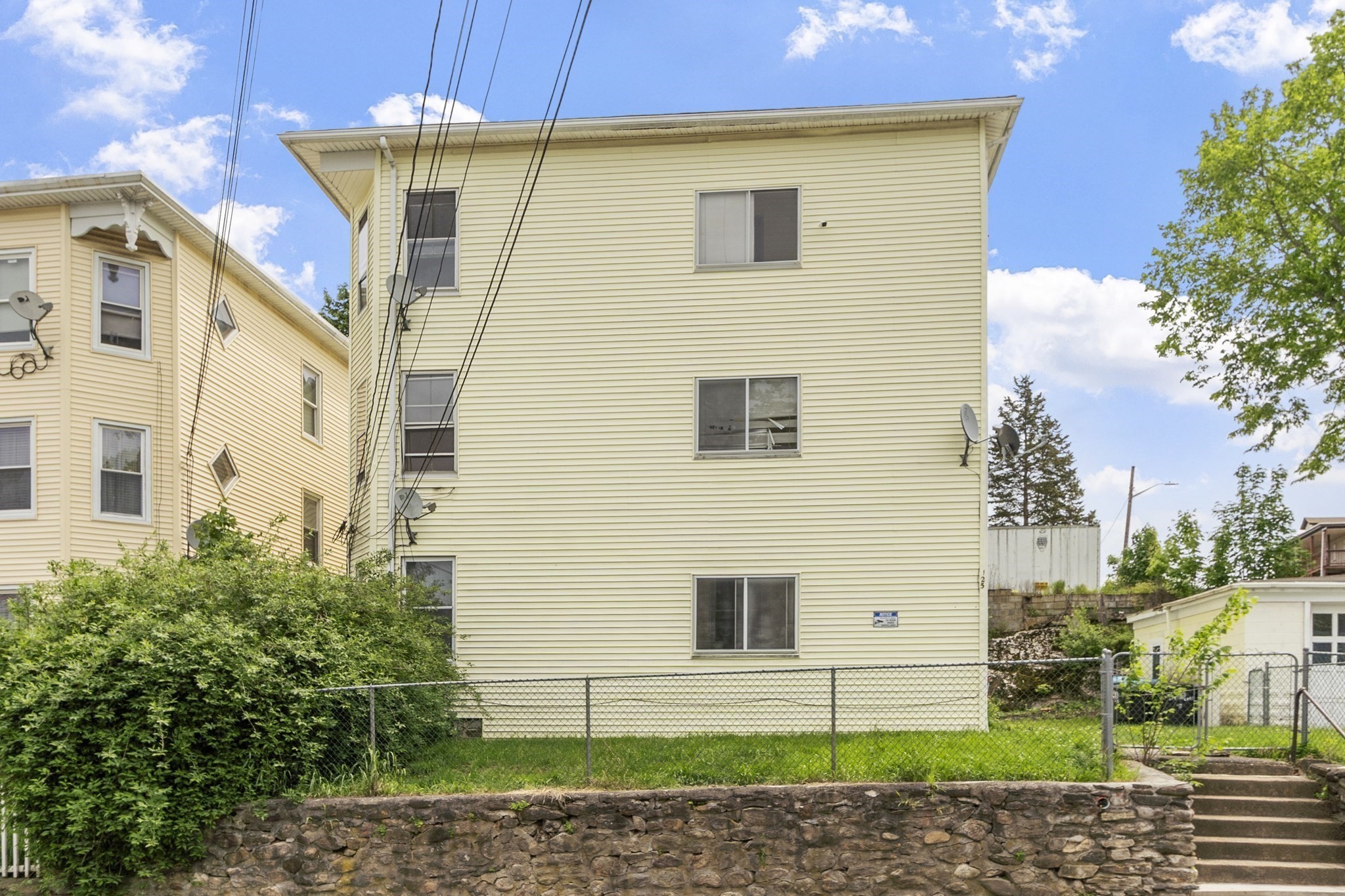 125 Cross St Property Photo 4