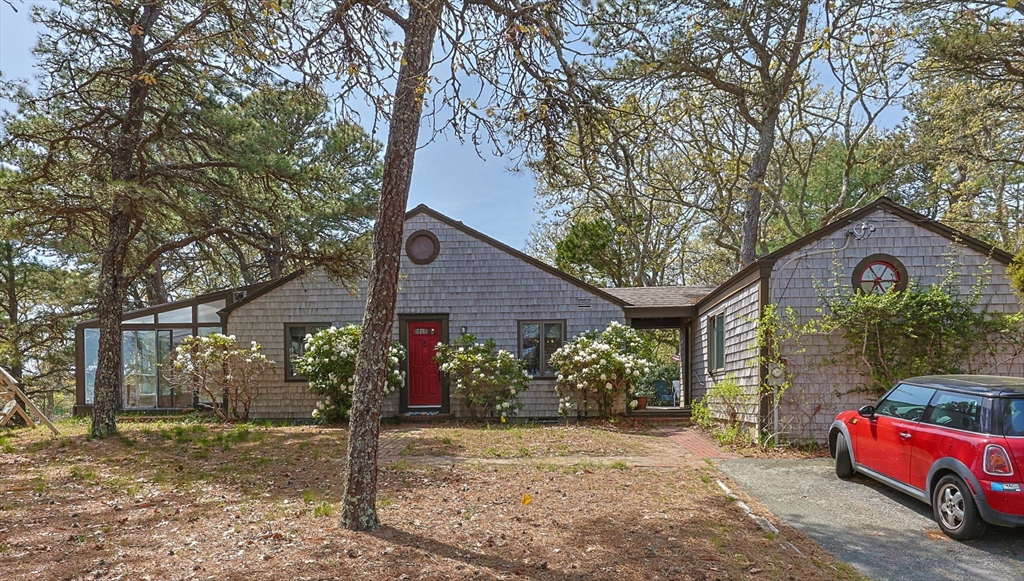2 Brettwood Rd Property Photo 1