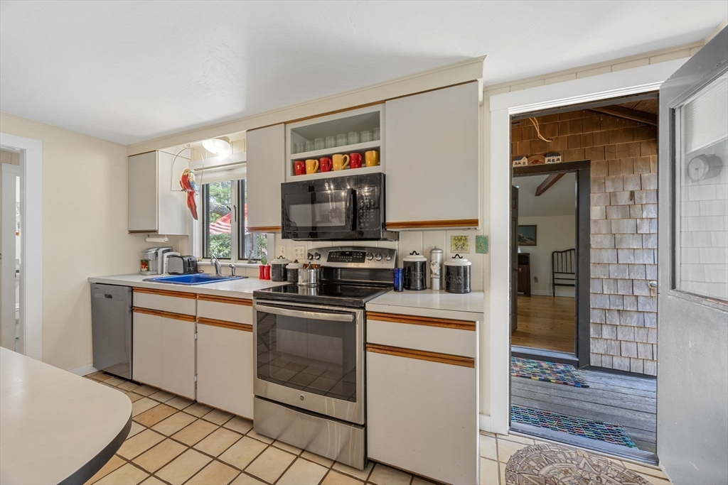 2 Brettwood Rd Property Photo 5