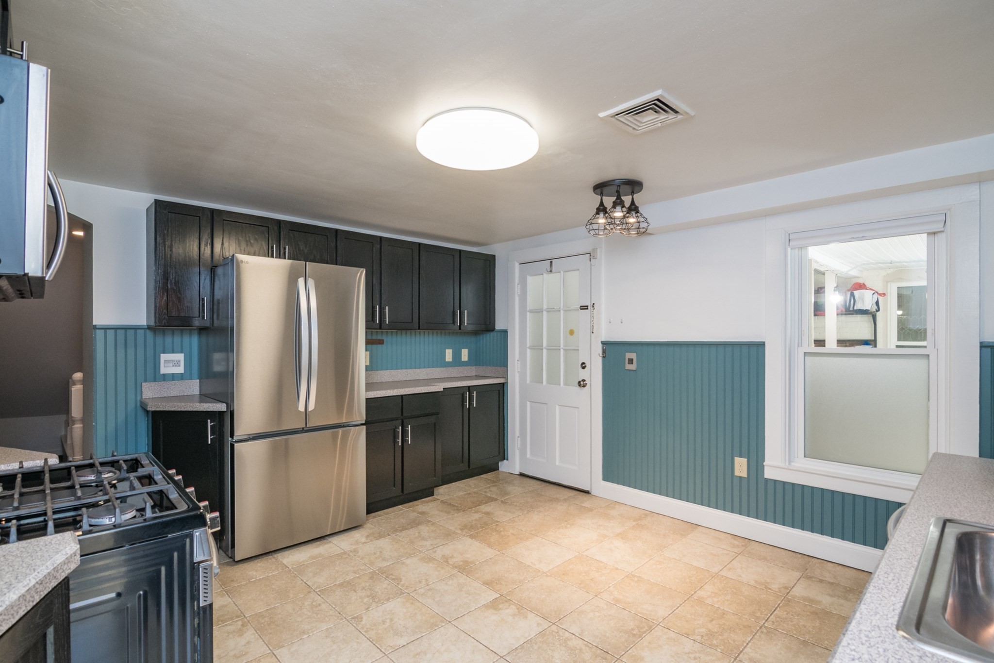 21 Lyman Rd # B Property Photo 4
