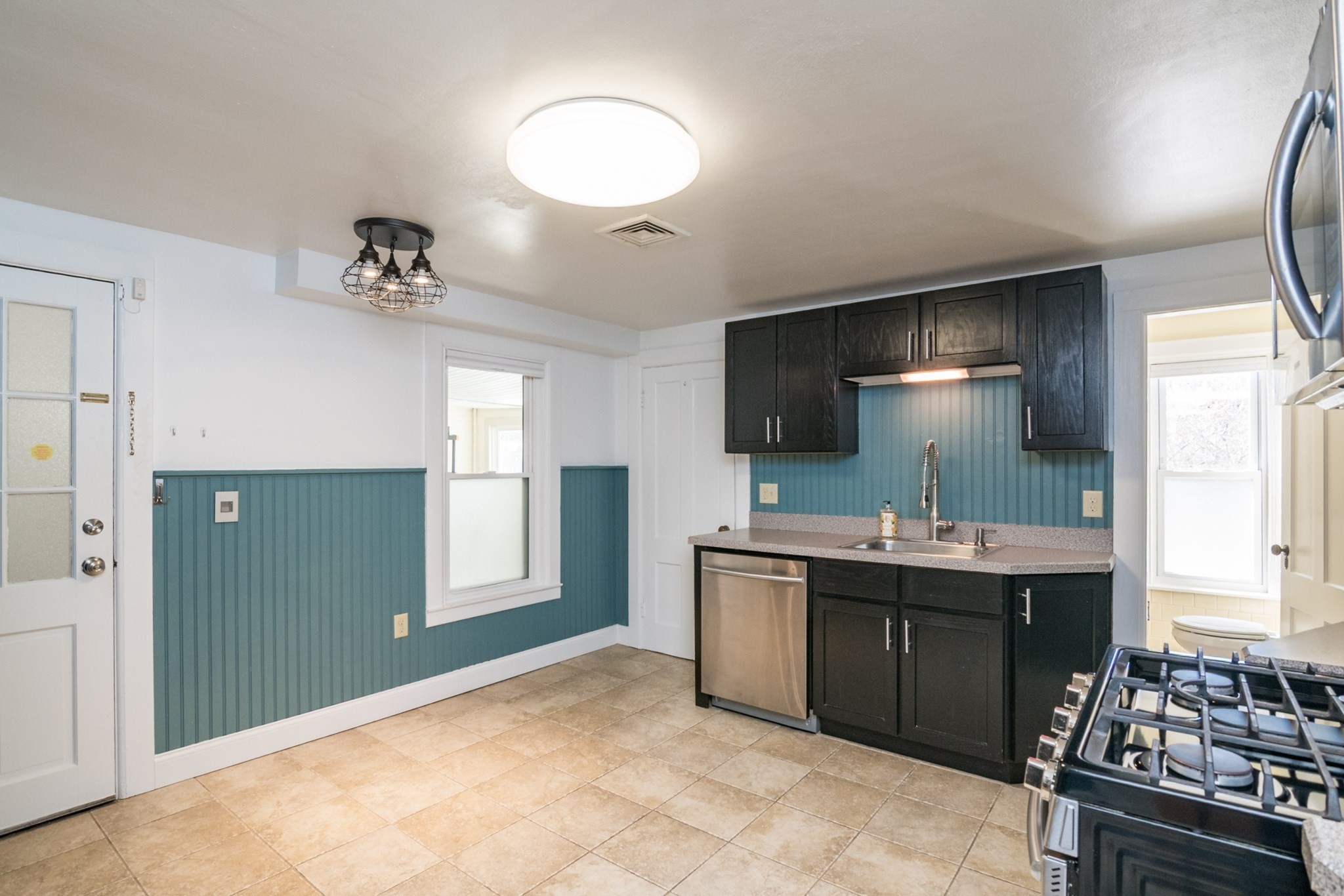 21 Lyman Rd # B Property Photo 5