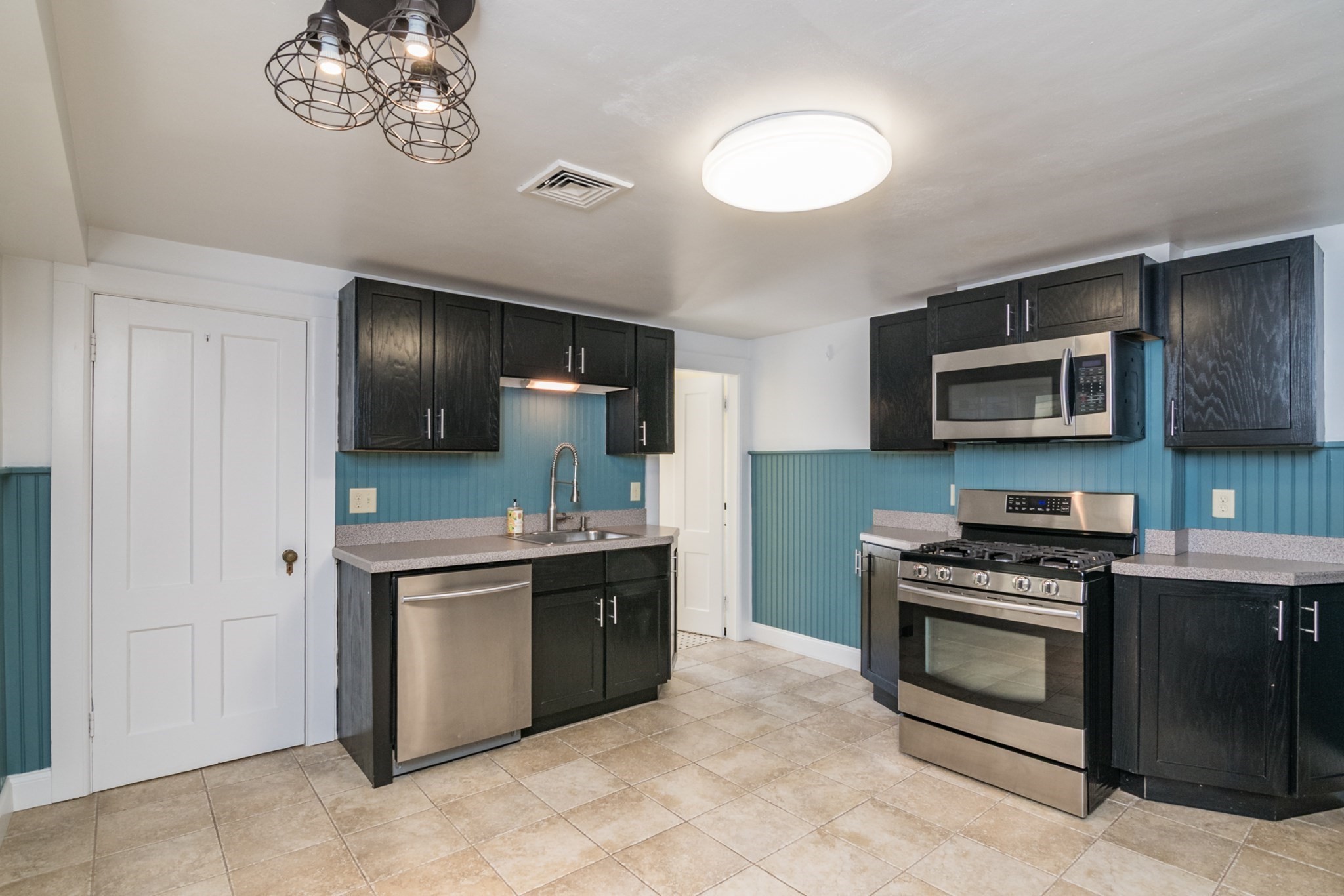 21 Lyman Rd # B Property Photo 7