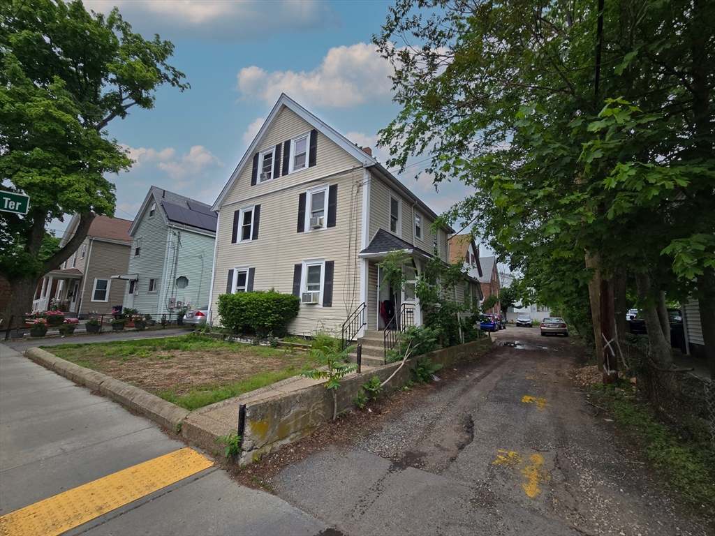 236-238 Adams St Property Photo 2