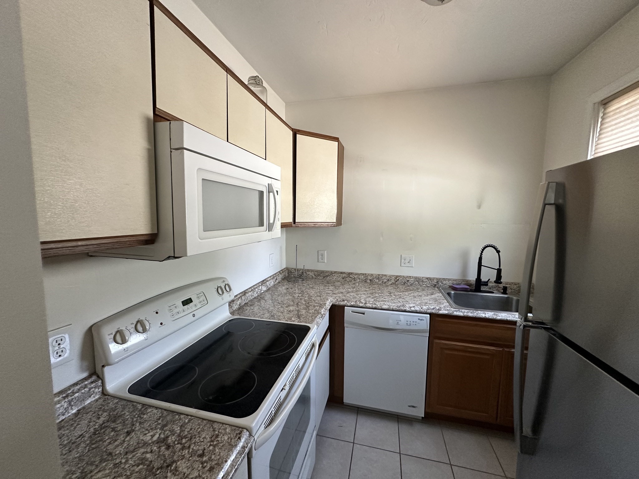 17a Peacedale Ave # 17a Property Photo 6