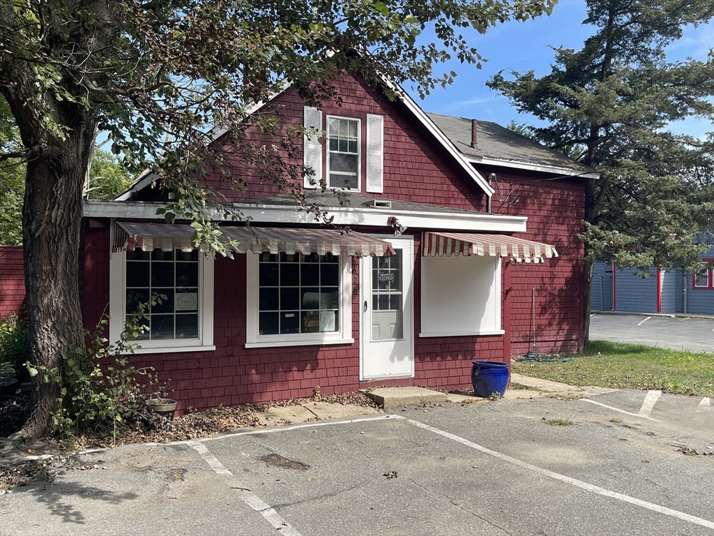 628 Craigville Beach Rd Property Photo 1