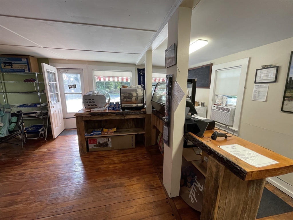 628 Craigville Beach Rd Property Photo 8