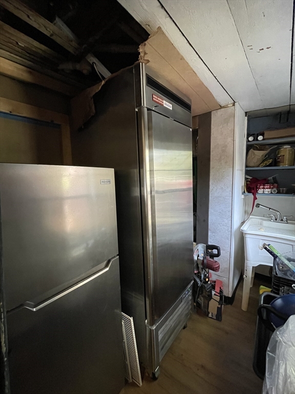628 Craigville Beach Rd Property Photo 10