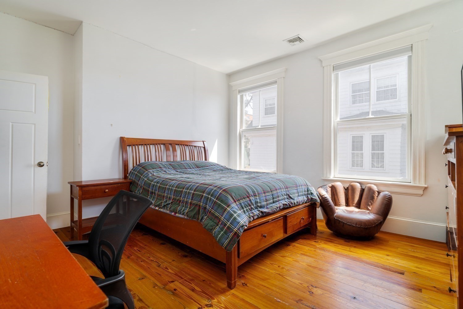 70 Oxford St Property Photo 21