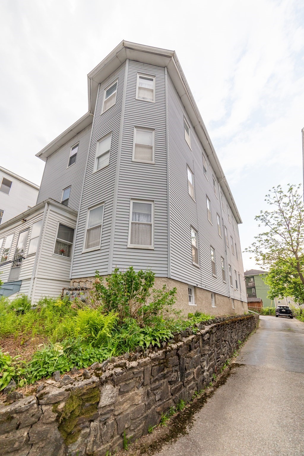5 Suffield St Property Photo 2