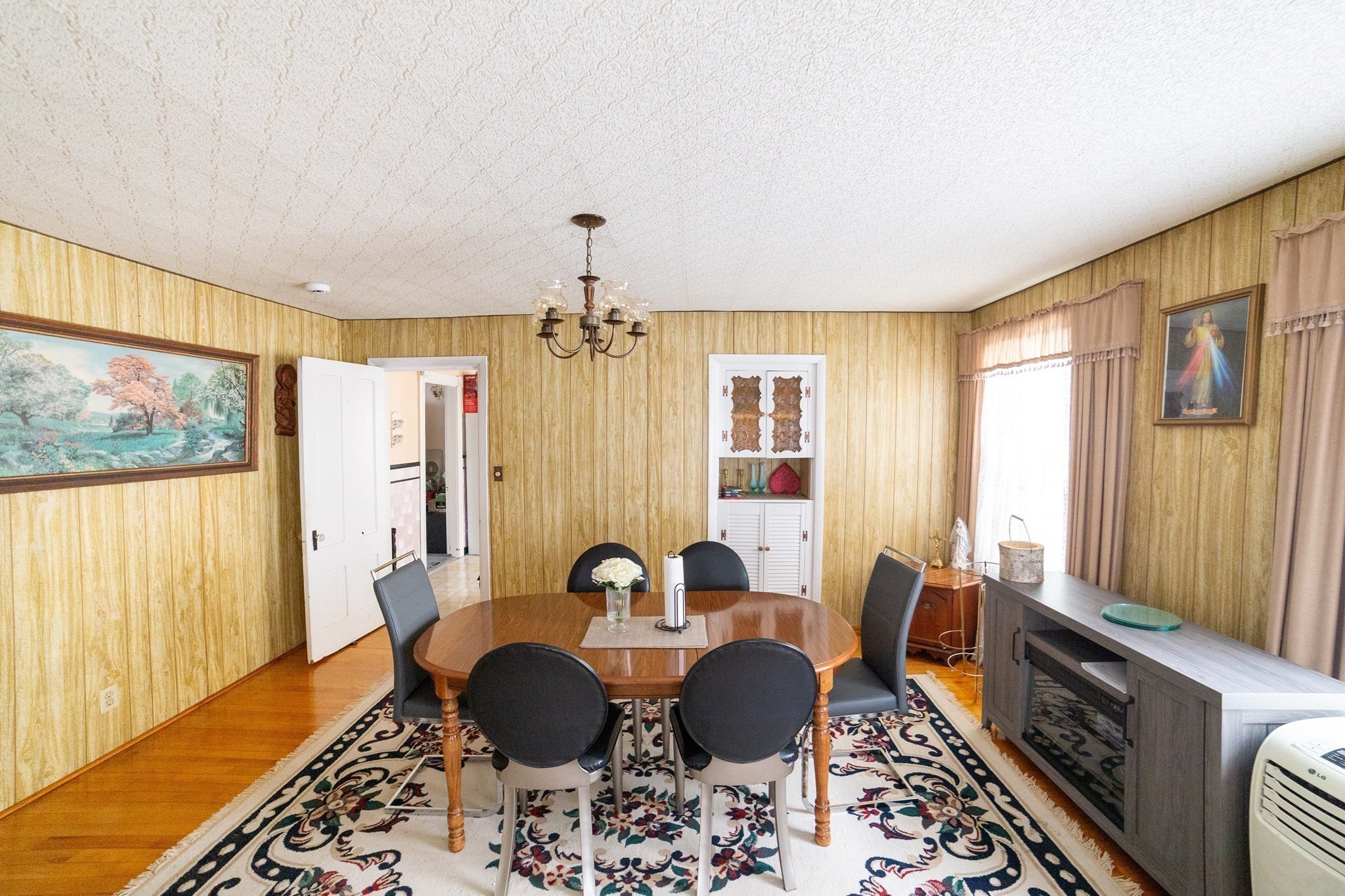 5 Suffield St Property Photo 5