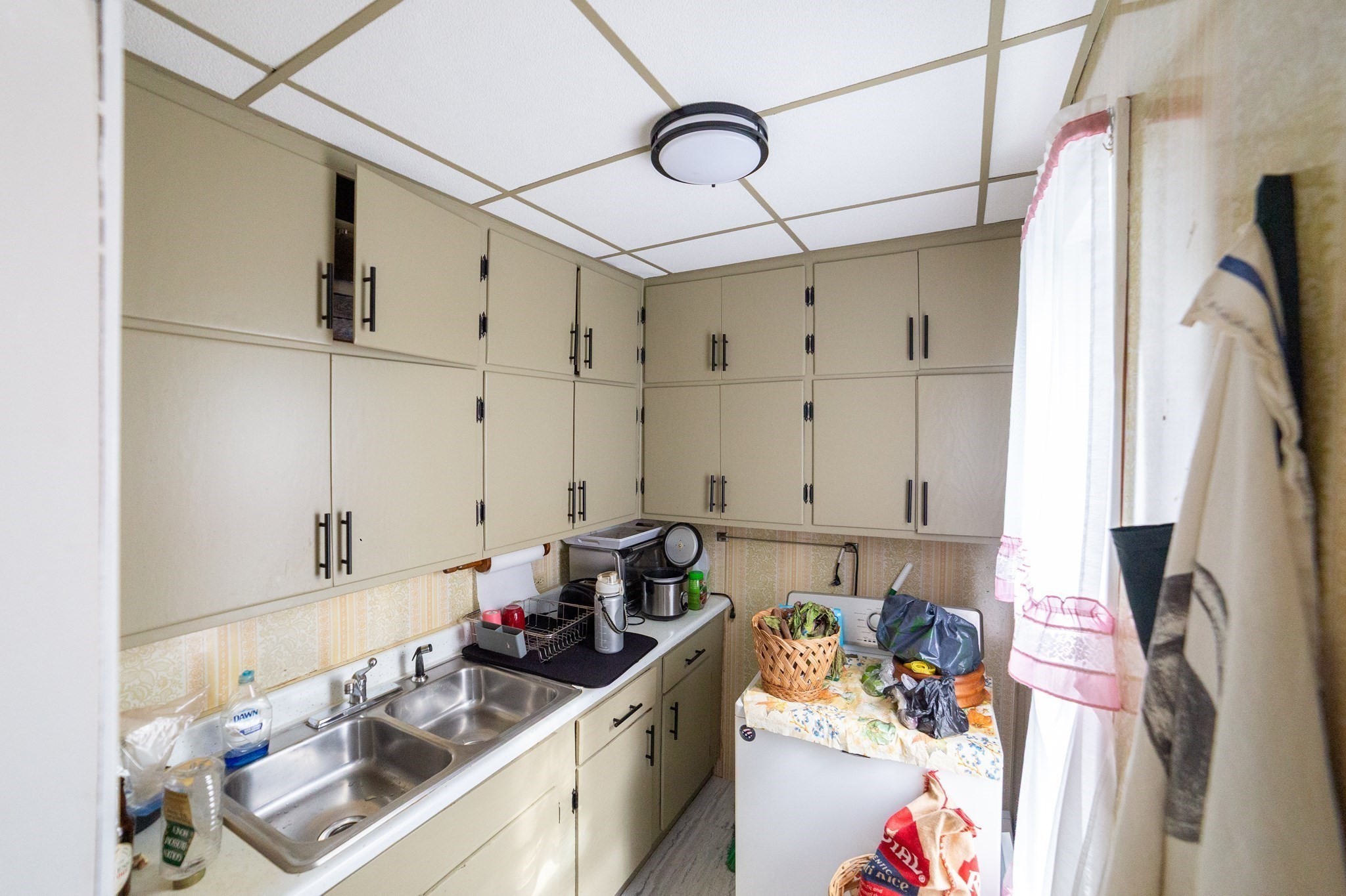 5 Suffield St Property Photo 7