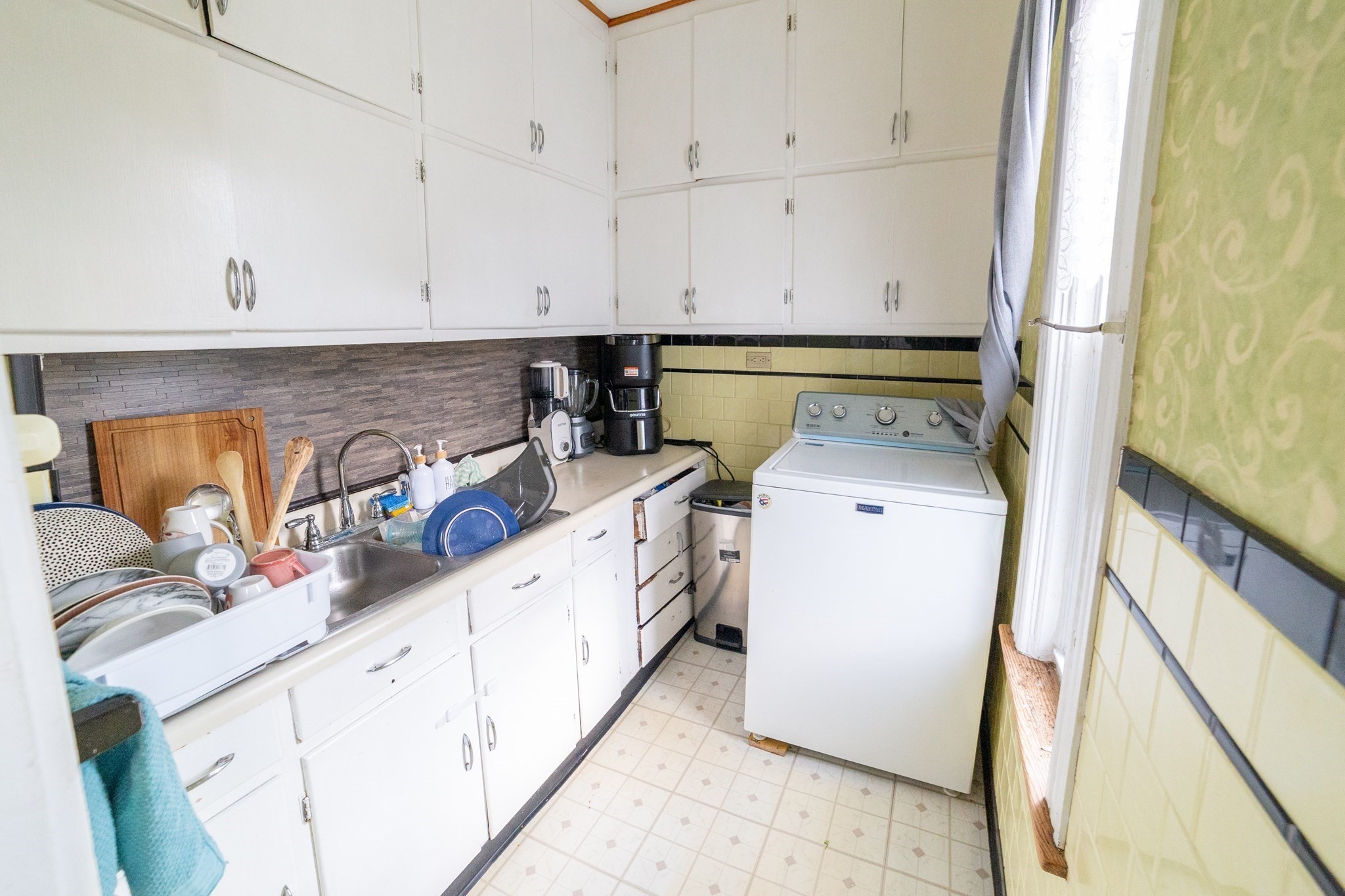 5 Suffield St Property Photo 8