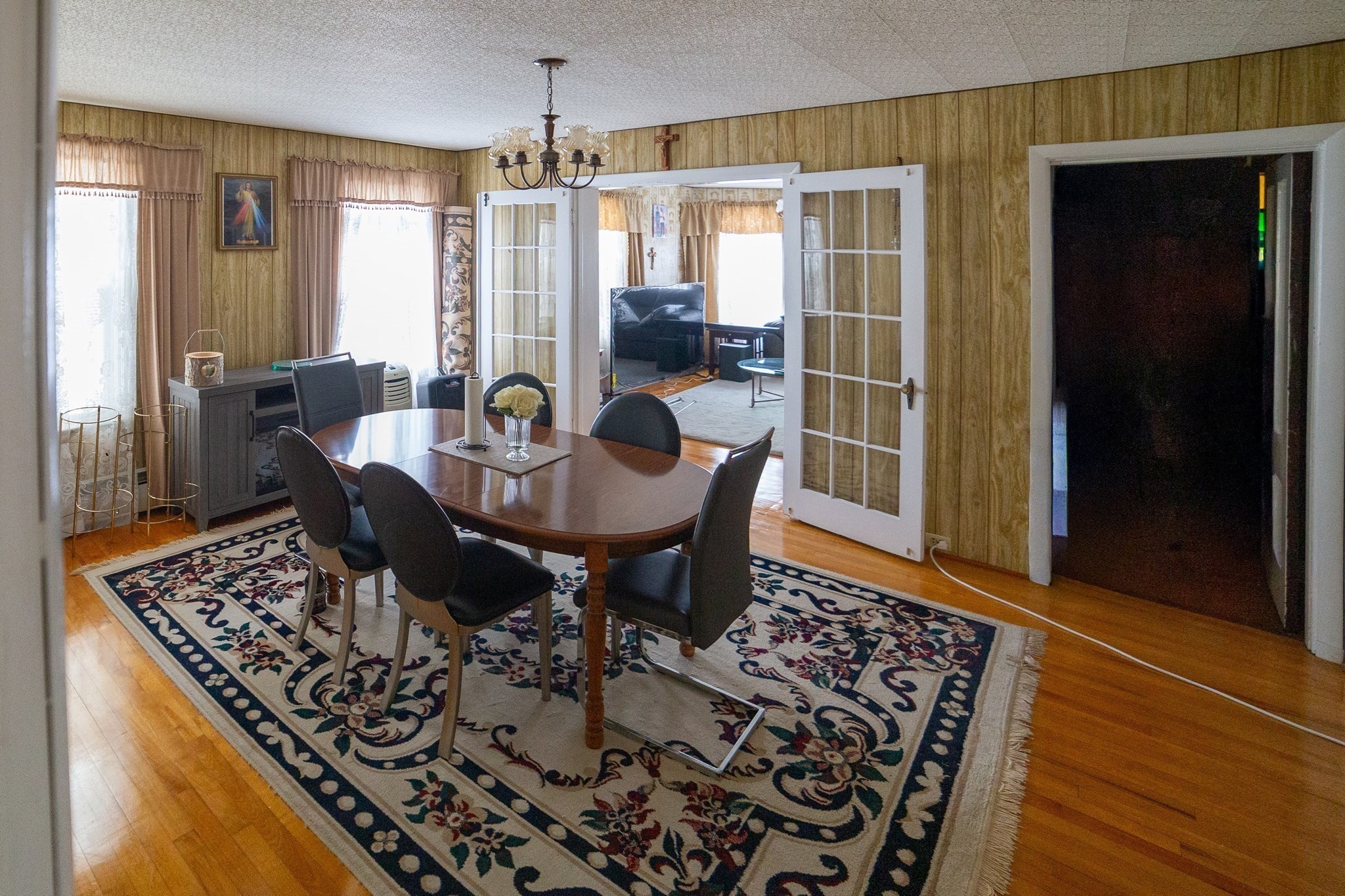 5 Suffield St Property Photo 9
