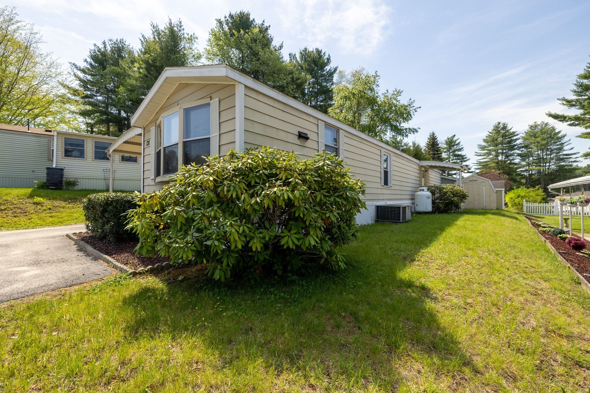 131 Pine Ave Property Photo 4