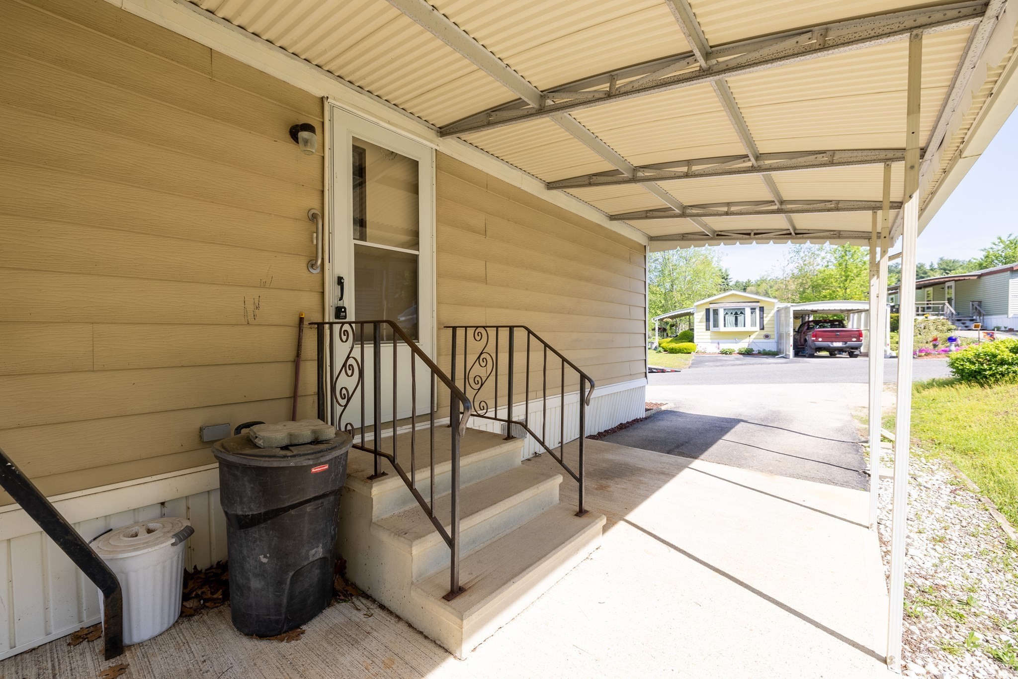 131 Pine Ave Property Photo 5
