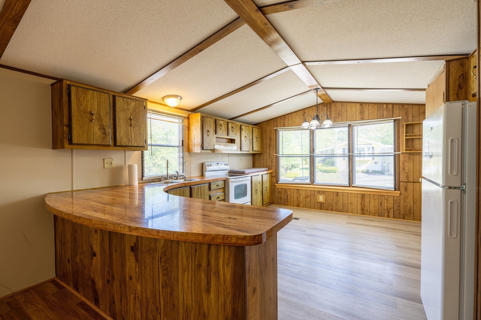 131 Pine Ave Property Photo 6