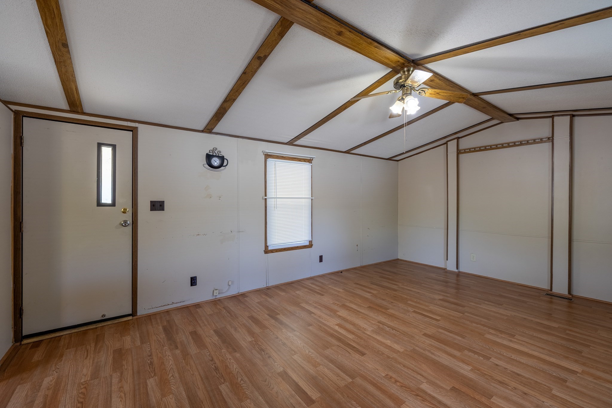 131 Pine Ave Property Photo 12