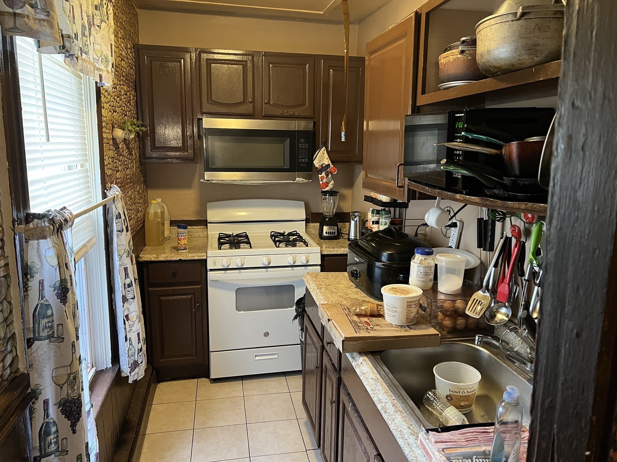 52 Ashley St Property Photo 5
