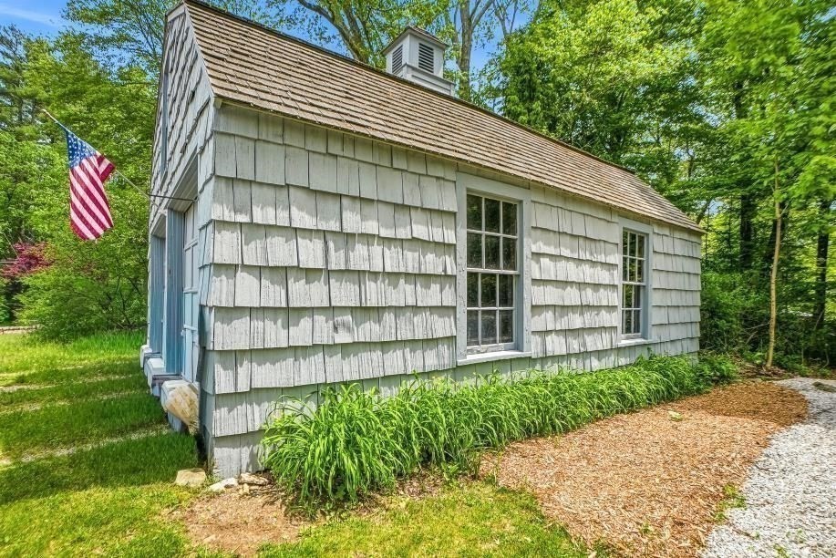 52 Elm St Property Photo 38